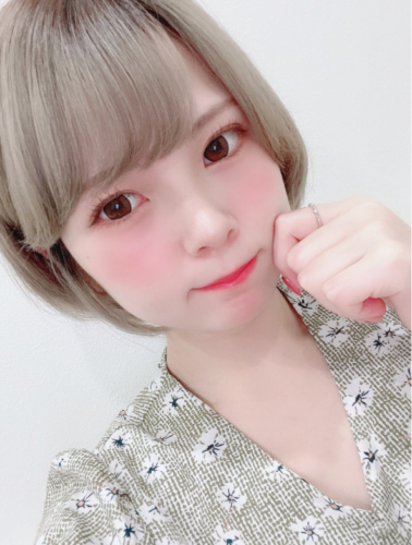 女性 ショートヘア アップ